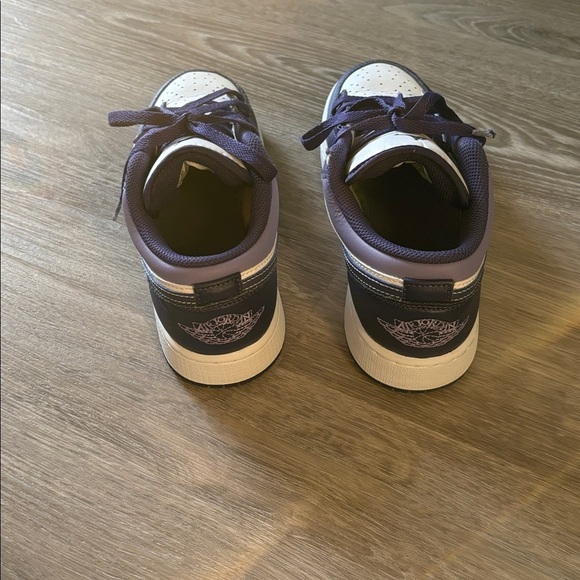 Air Jordan 1 Low Kids Purple & White Sneakers – Size 6Y - Picture 3 of 5